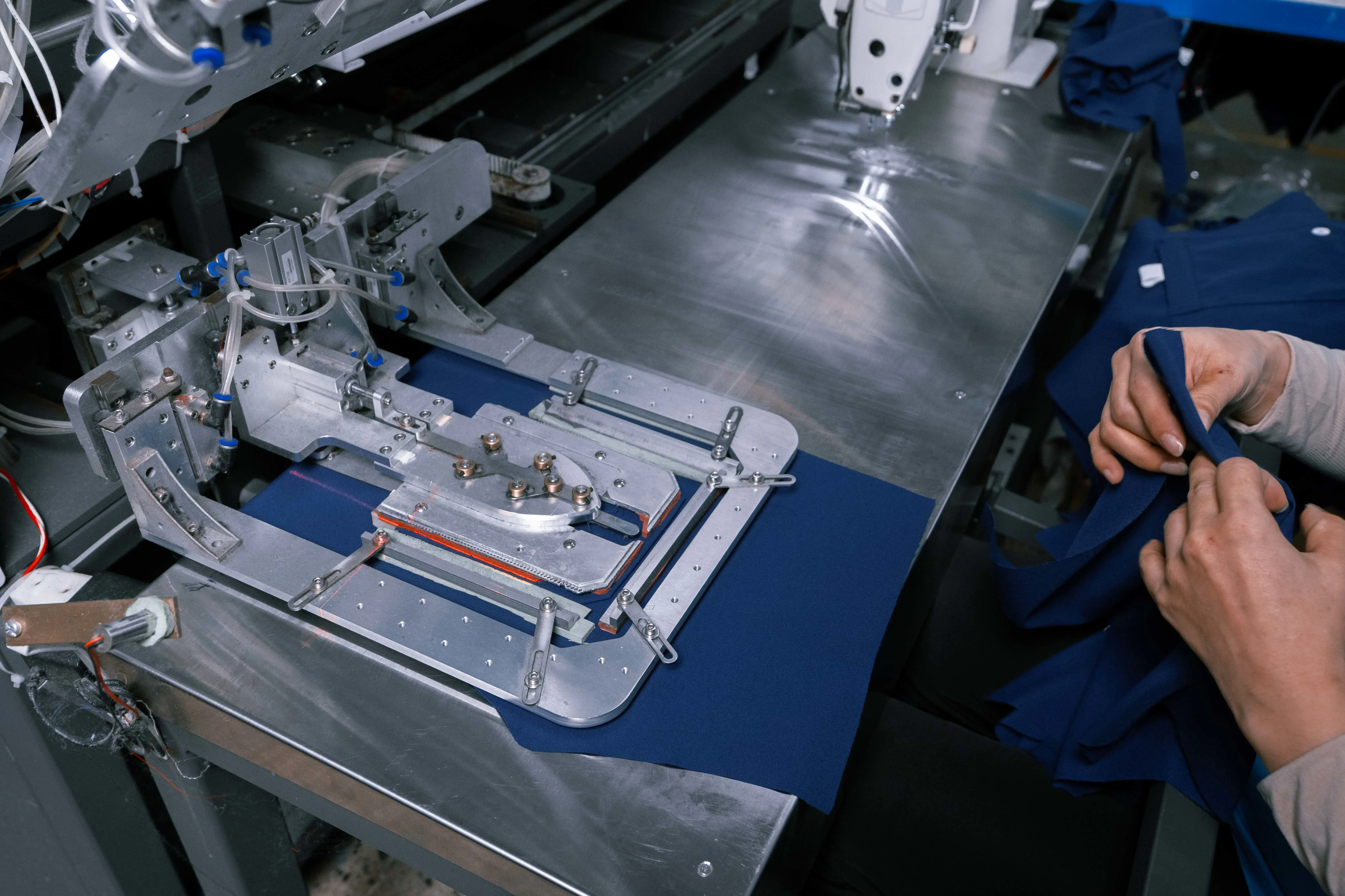 MÁY GẤP VÀ MAY TÚI TỰ ĐỘNG - Hình 3 MÁY GẤP VÀ MAY TÚI TỰ ĐỘNG - Hình 3