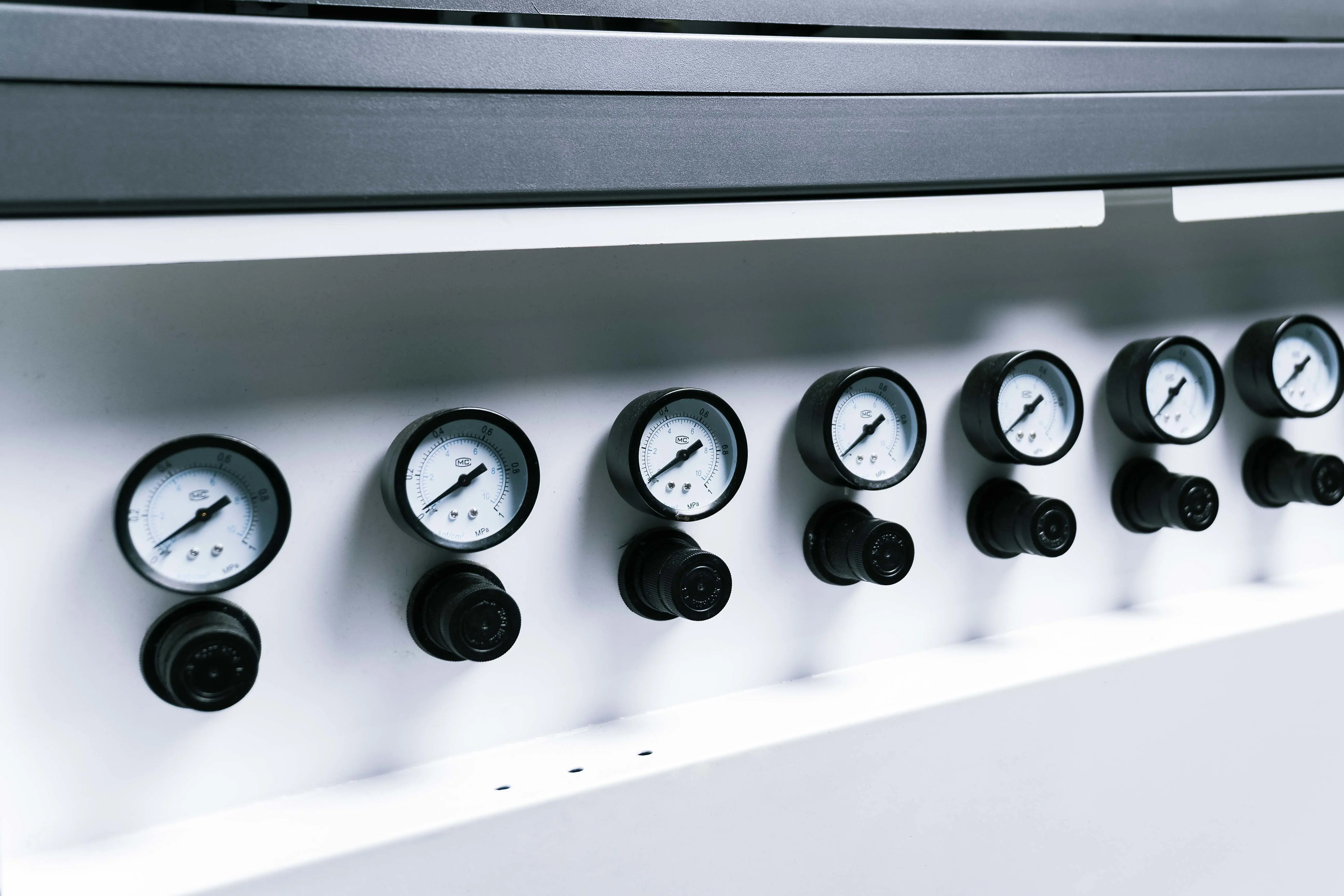 MÁY ĐÍNH NHÃN DECATHLON TỰ ĐỘNG - Hình 2 MÁY ĐÍNH NHÃN DECATHLON TỰ ĐỘNG - Hình 2