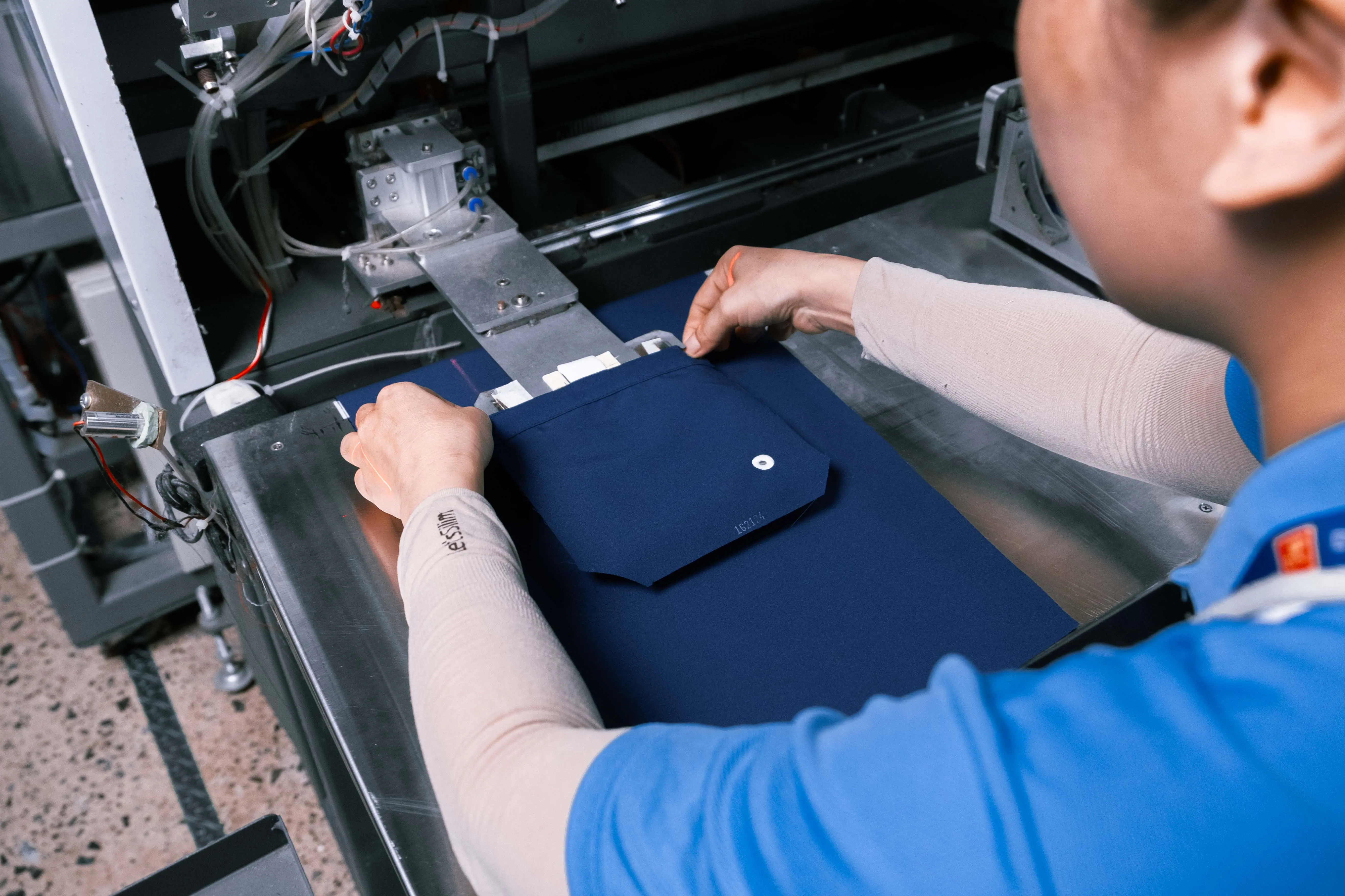 MÁY GẤP VÀ MAY TÚI TỰ ĐỘNG - Hình 5 MÁY GẤP VÀ MAY TÚI TỰ ĐỘNG - Hình 5