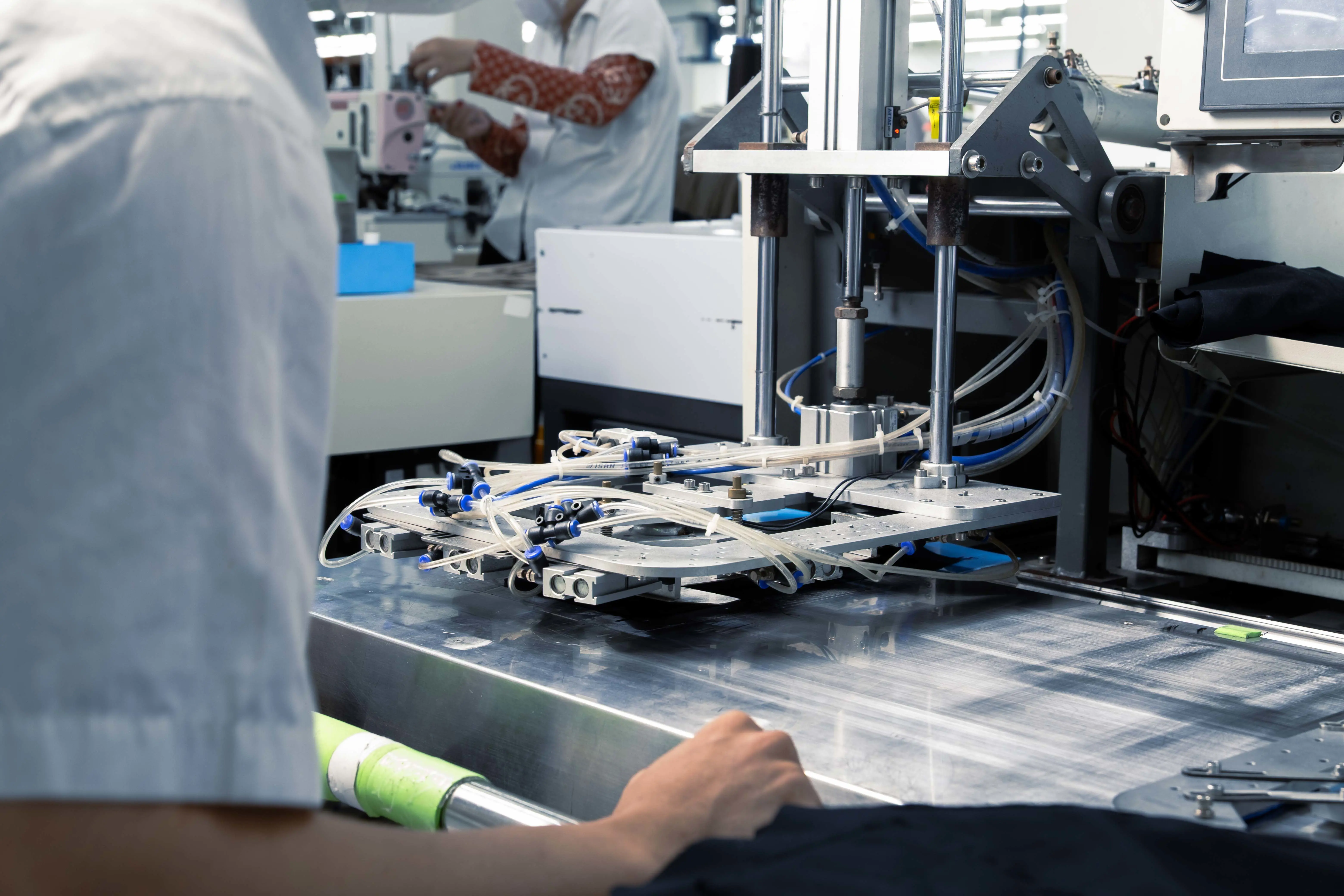 MÁY GẤP VÀ MAY TÚI TỰ ĐỘNG - Hình 1 MÁY GẤP VÀ MAY TÚI TỰ ĐỘNG - Hình 1