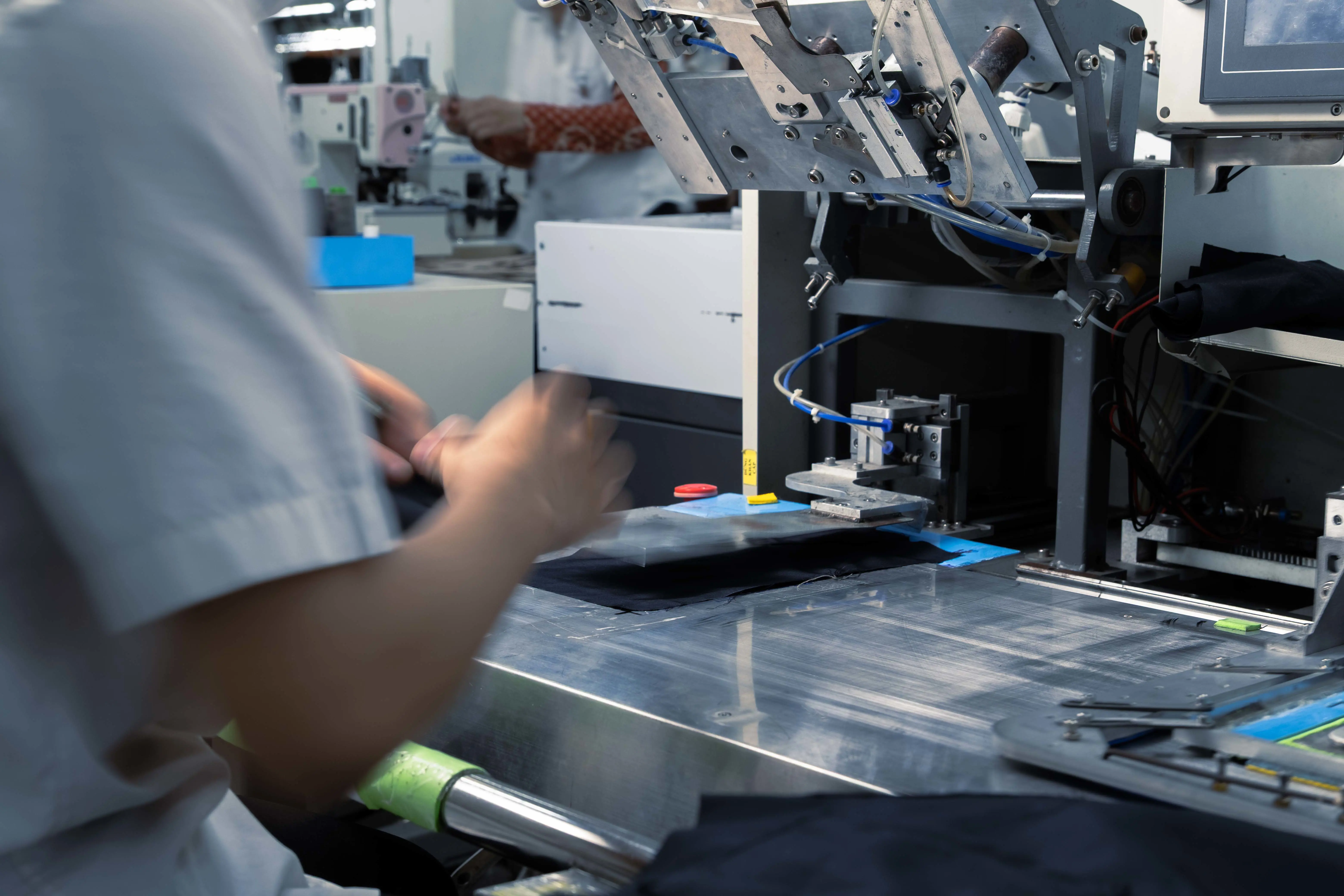 MÁY GẤP VÀ MAY TÚI TỰ ĐỘNG - Hình 2 MÁY GẤP VÀ MAY TÚI TỰ ĐỘNG - Hình 2