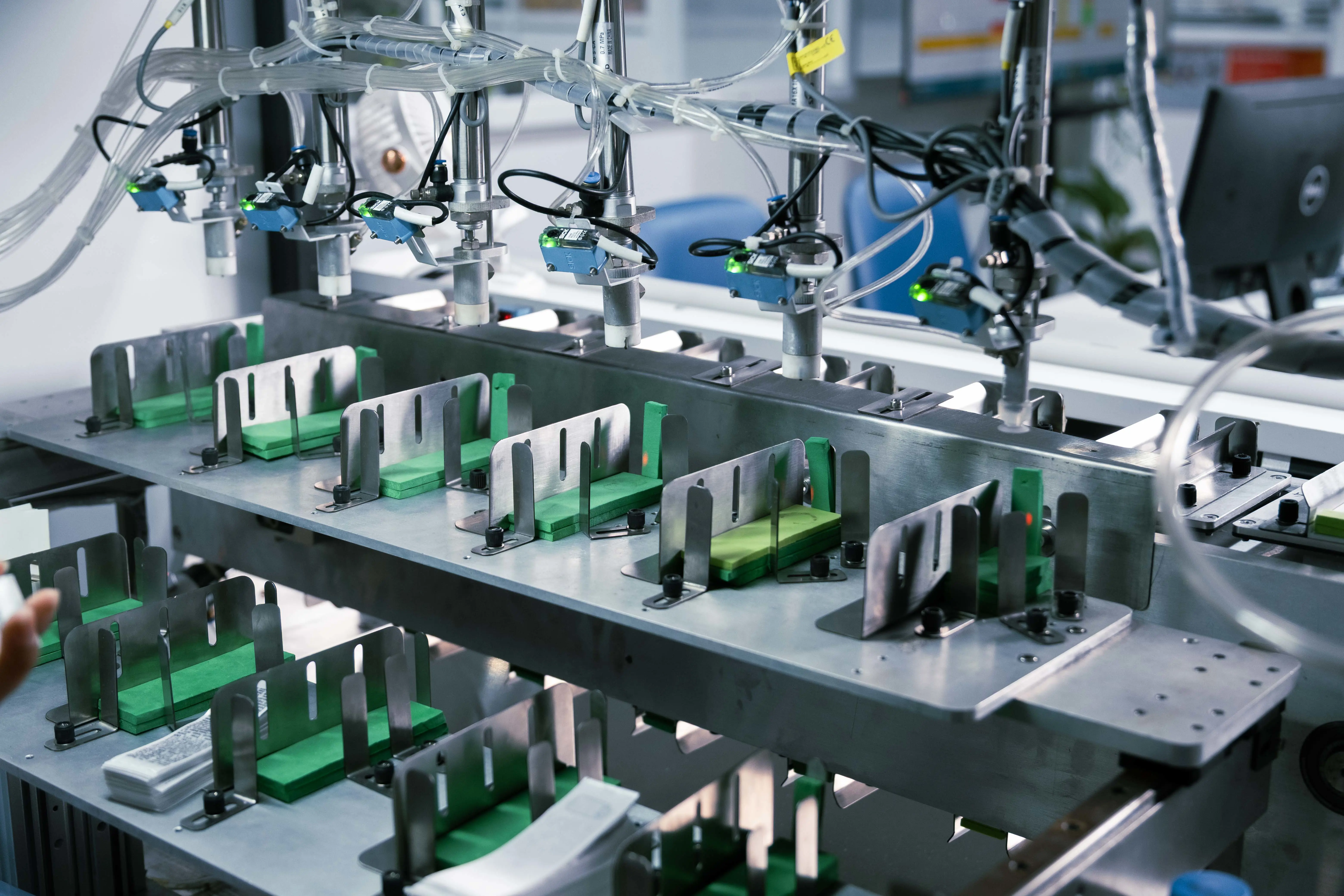 MÁY ĐÍNH NHÃN TỰ ĐỘNG - Hình 1 MÁY ĐÍNH NHÃN TỰ ĐỘNG - Hình 1